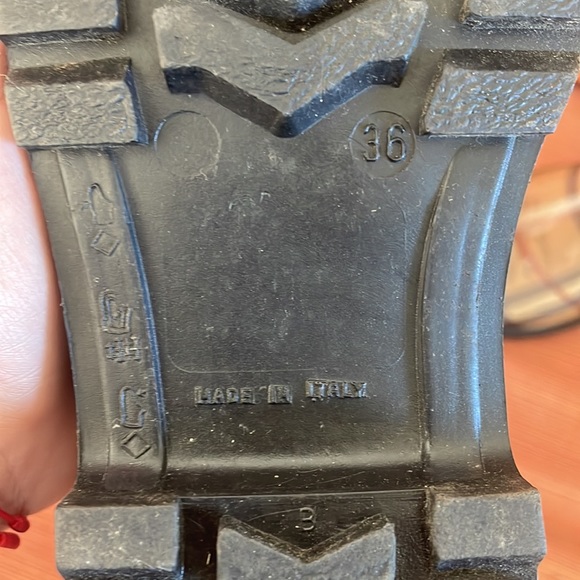 Classic Burberry rain boots - Picture 6 of 6